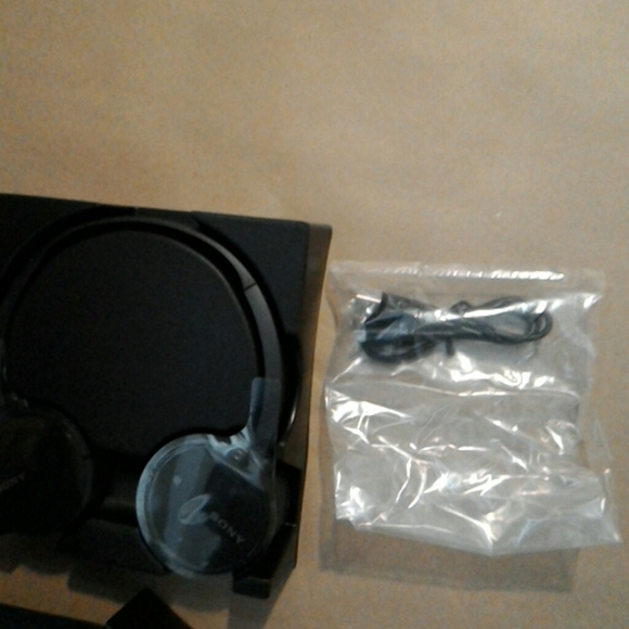 SONY MDR-ZX220BT WIRELESS HEADPHONES open box - Picture 4 of 4